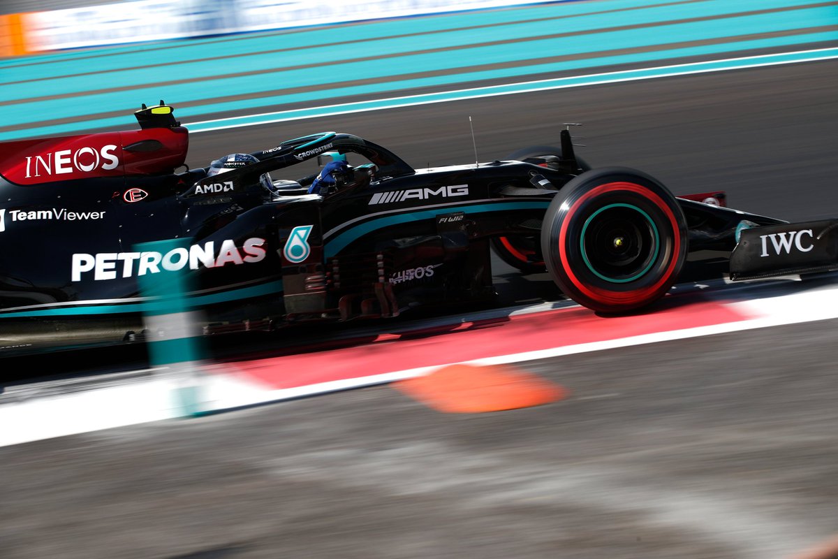 MercMeUp's tweet photo. That's the chequered flag on FP1 in Abu Dhabi 🏁

#VB77 P2: 1:25.215 
#LH44 P3: 1:25.355 

Solid start to the weekend for the boys as we adjust to the new circuit layout

#AbuDhabiGP https://t.co/KpgAJTrb33