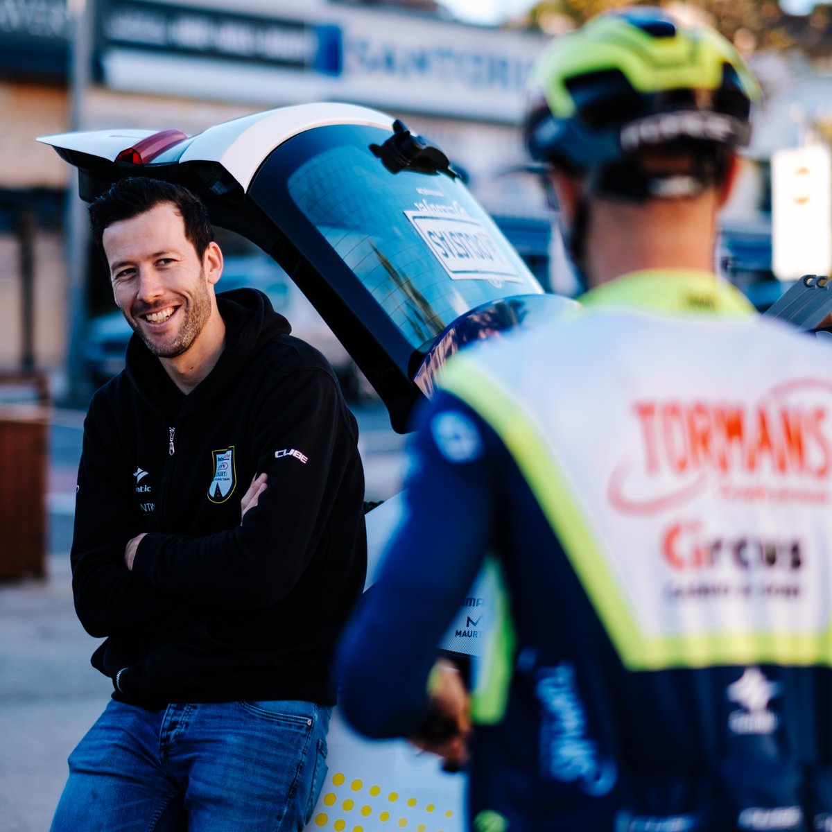 Pieter Vanspeybrouck enjoying his new life as sports director 😃

📸 <a href="/cyclingmedia_ag/">Alessandro Volders</a>