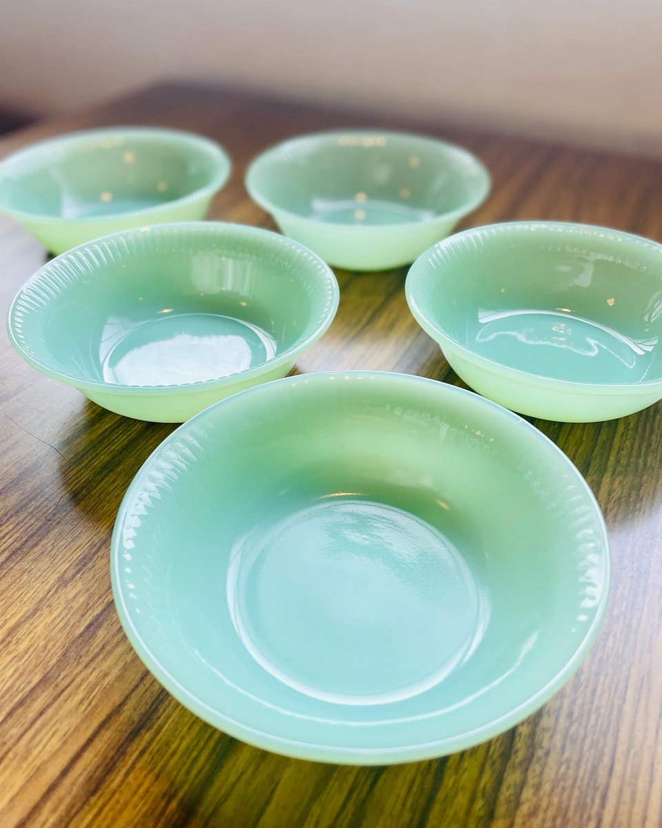 lockstock222's tweet photo. 「ファイヤーキング入荷♪」
今回のファイヤーキングは大人気ジェダイシリーズの中でも希少なお皿⭐︎
・ベリーボウル
・サラダプレート
#2COcafe #佐世保夜カフェ #佐世保カフェ #ファイヤーキング https://t.co/ExodJBs4KH