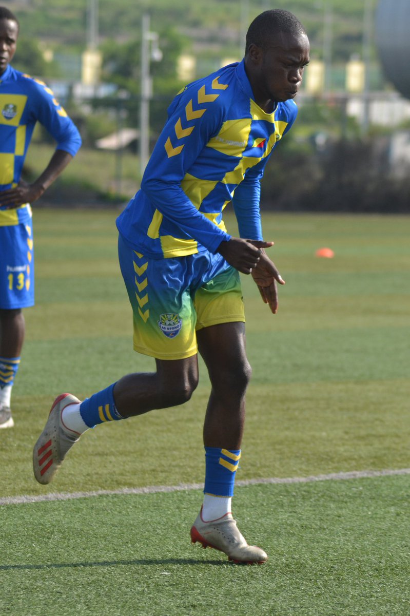 asotoho1's tweet photo. ⚽️🏋️‍♂️ Entraînement du jour à Kintélé !

Les 🔵🟡 affrontent le FC Kondzo ce samedi 11 décembre à 14h00 au stade Alphonse Massamba Débat, en match d’ouverture du championnat national d’élite direct Ligue 1 Saison 2021-2022. 

#LIGUE1 | #IVONGUI | #1XBET | #OBOSSO https://t.co/4WdBBxM9Iz