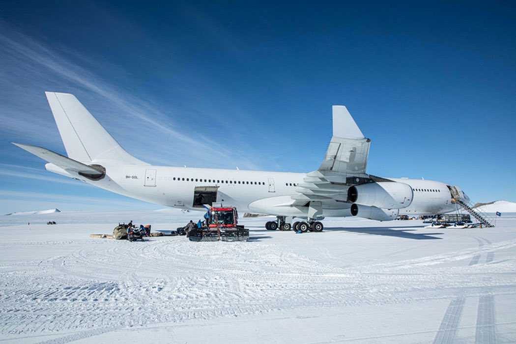 cakhalid789's tweet photo. #طيران 

هاي فلاي تهبط لاول مره بطائرة #A340 في القاره الجنوبيه للقطب الجنوبي  انتاركتيكا Antarctica 
واليكم بعض التفاصيل .. https://t.co/cFAHI7LeRz