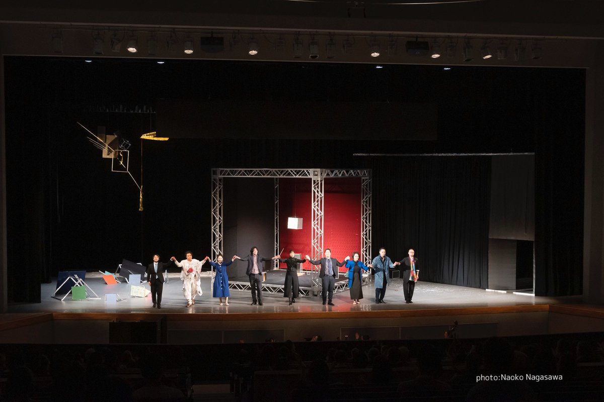 suminaoyuki's tweet photo. オペラ《箱》終演。カーテンコールの幕が降りて思わず泣いてしまいました。出演者やスタッフの皆様、ご来場頂いた皆様に心からの感謝。
#オペラ箱 #CamerataProject https://t.co/lm7RndbgIP