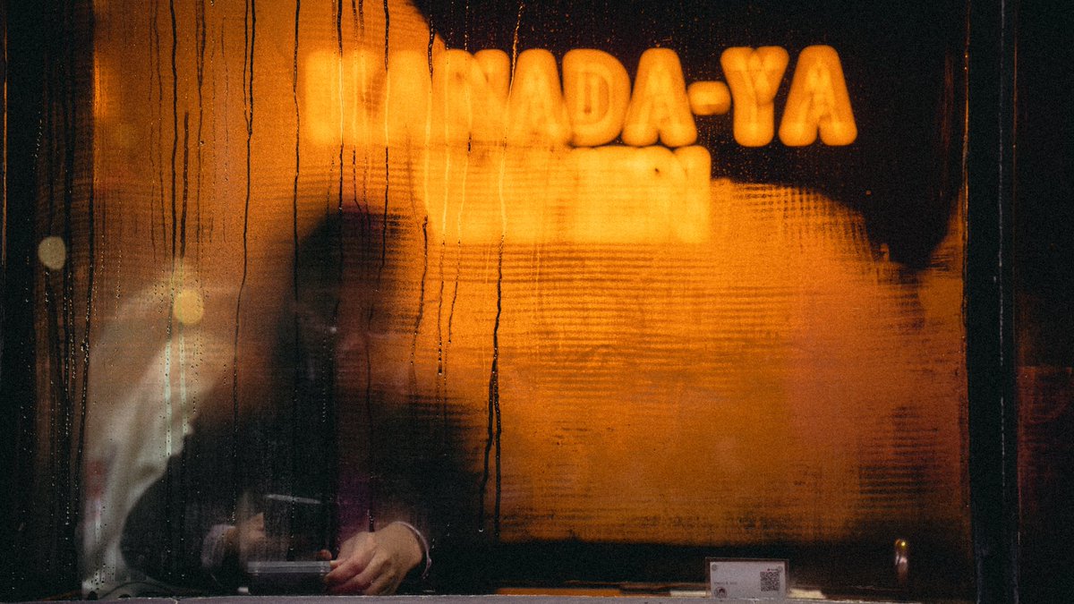 tobioppitz's tweet photo. Gm #streetphotography #Abstract #window https://t.co/1qxyLWh9dZ