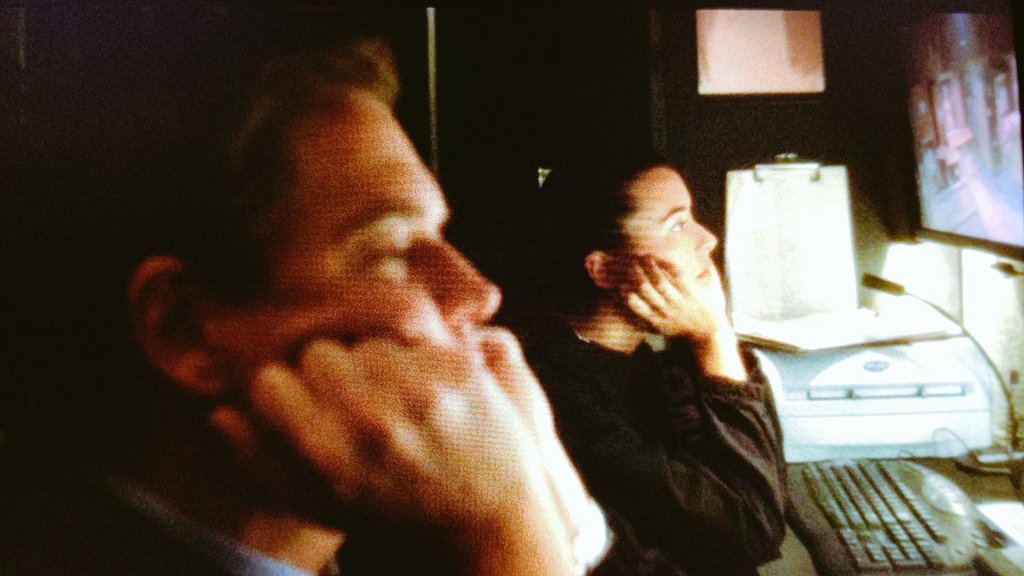 emichelle_24's tweet photo. モーションセンサー監視中のトニーとジヴァが可愛い😍
#NCIS 8x17 #DiNozzo #Ziva #TIVA #ncisjp #FOXチャンネル https://t.co/kW0jWOP96b