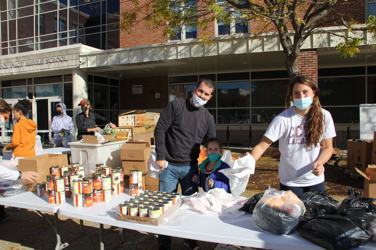 calebsn's tweet photo. "You walk down the street, and you see 20 people, chances are there are three or four of them that are hungry, and depending on the neighborhood it's more than that," said Jill Tobacco, who recently joined the Red Cross team in Boston. #redcross @DotNews 

https://t.co/9wcDslgCSr https://t.co/cJLrV9QF1v