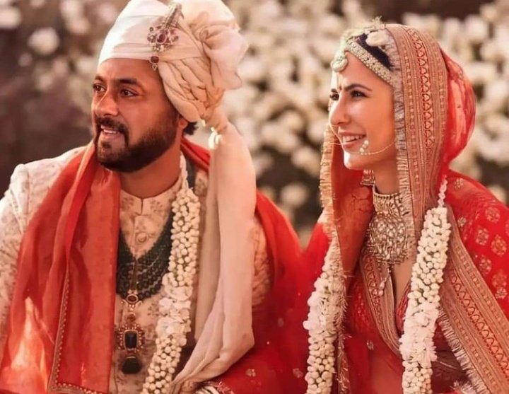 DUATISTICS's tweet photo. Leaked footage from parallel universe.
#KatrinaVickyKiShaadi https://t.co/BfLX855nzY