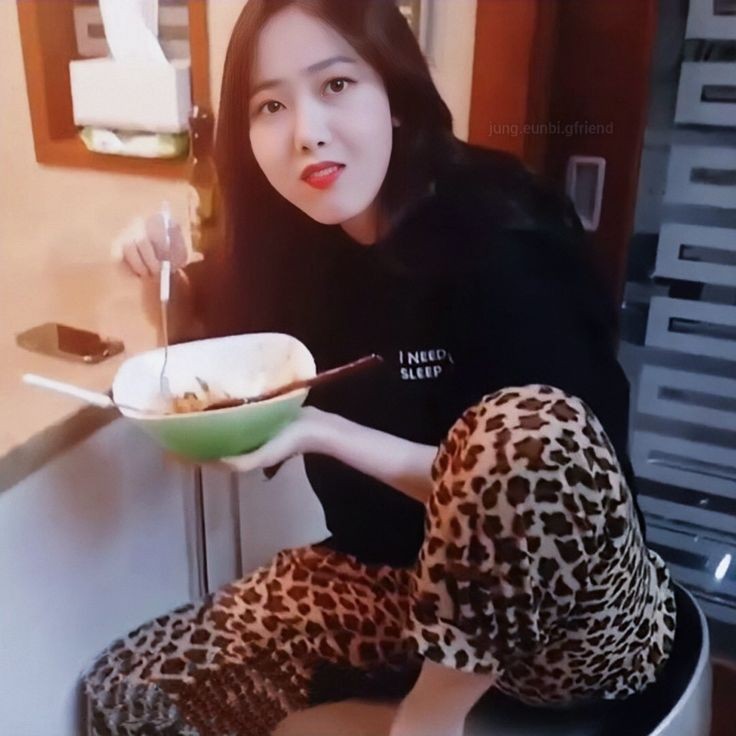 kyng_han's tweet photo. ㅤ

         selamat makan, eh selamat malam.

ㅤ https://t.co/I8Pbbx1jgm