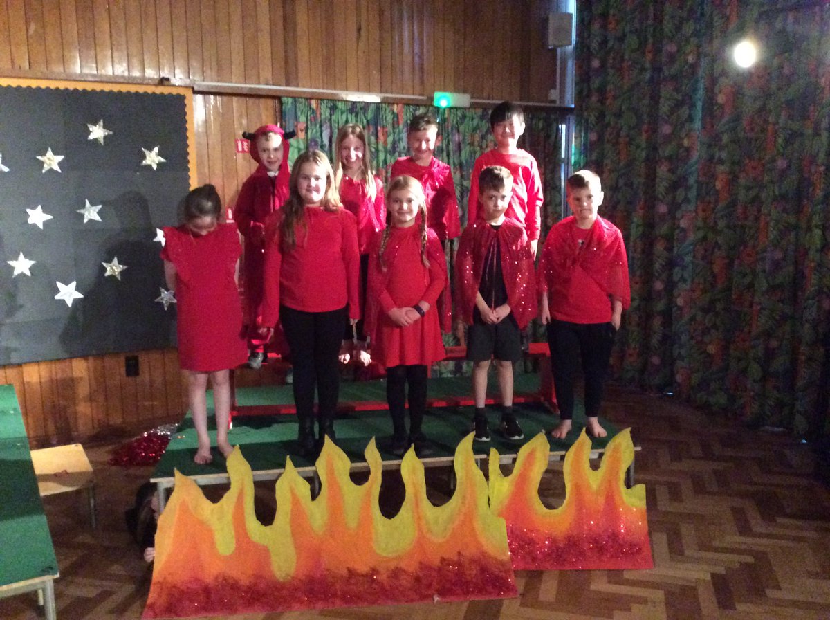 bisphamjy3's tweet photo. After an amazing first performance to the school yesterday, we are so excited for our next performances next Monday afternoon and Tuesday evening! 🎉⛄️🎄 https://t.co/5lrOqsQn5E