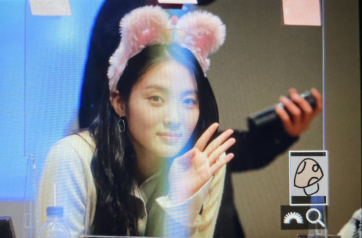 동자아트홀 팬싸인회 프리뷰
오랜만에 봐서 너무 좋았지만 아크릴판 ㅂㄷㅂㄷ…
존예 여신! 노효정!

#위키미키 #루시 #노효정