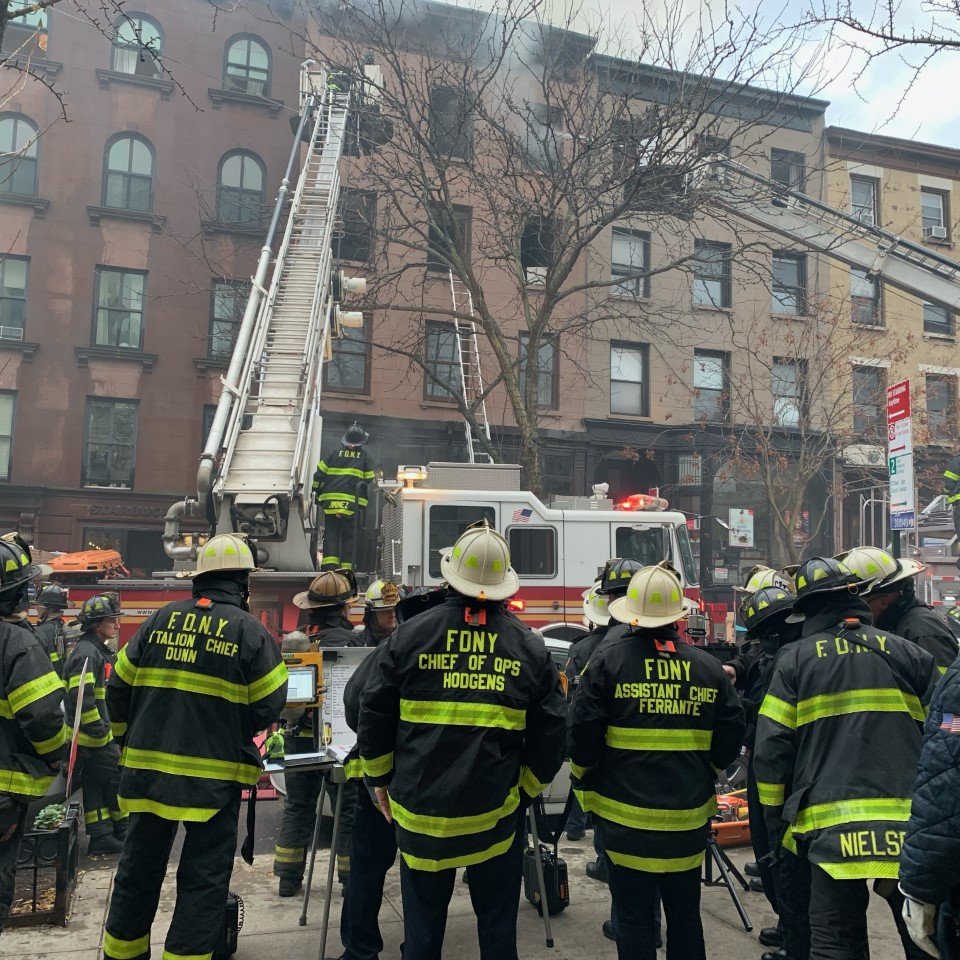 RT @FDNY: FDNY members continue to operate on scene of a 4-alarm fire at 132 Montague Street in Brooklyn. https://t.co/1UFg15cQal