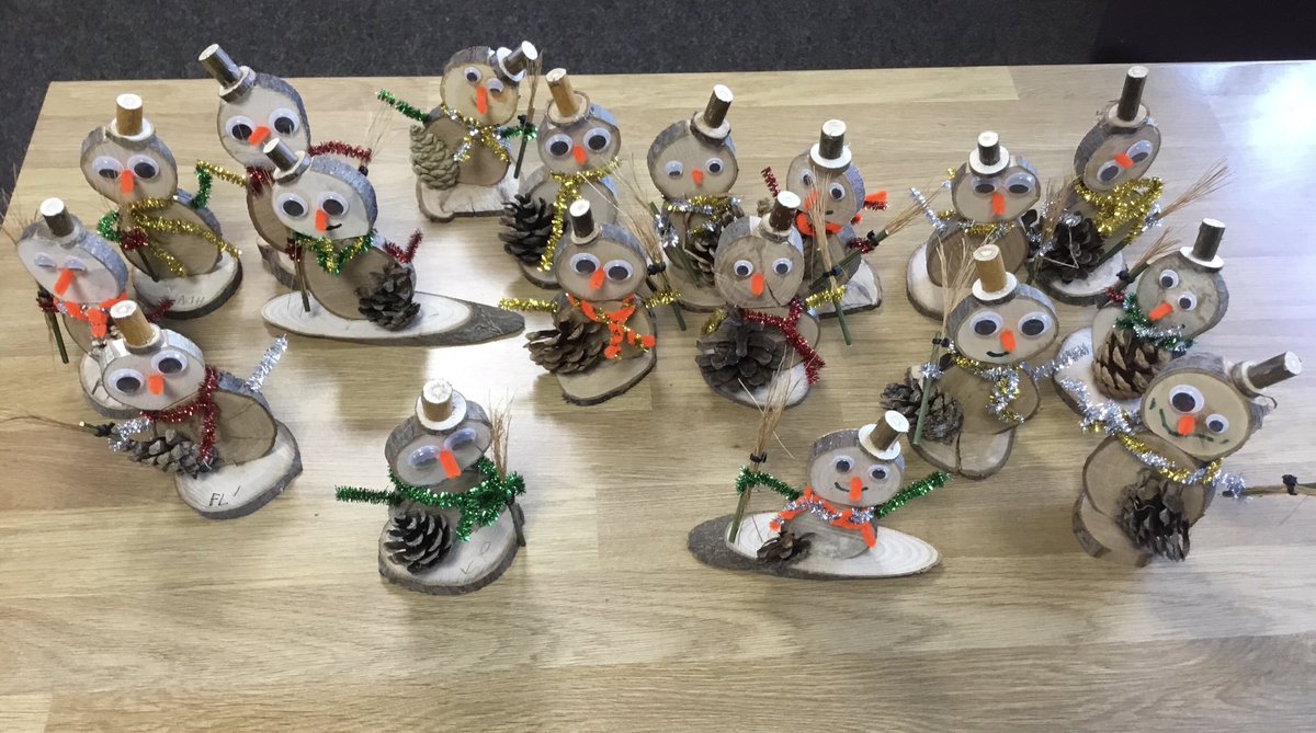 LeysFarm's tweet photo. Where do snowmen go to dance??? At a ‘Snowball’ of course! Class 4W having a great Festive Fun Friday making so many Christmas Craft activities! Oh what fun….. #LFJSScience #LFJDDT #LFJSOutdoorlearning #Festivefun #FunFriday https://t.co/8otm2LZkE5