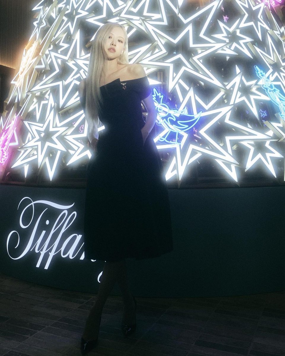 [roses_are_rosie] 211210 instagram update:

"@ the Tiffany Holiday Pop Up at Sounds Forest The Hyundai Seoul" 

🔗 instagram.com/p/CXTJXHNheiF/…

#블랙핑크 #로제 #ロゼ #朴彩英 #ROSÉ #TiffanyxROSÉ <a href="/BLACKPINK/">BLACKPINKOFFICIAL</a>
