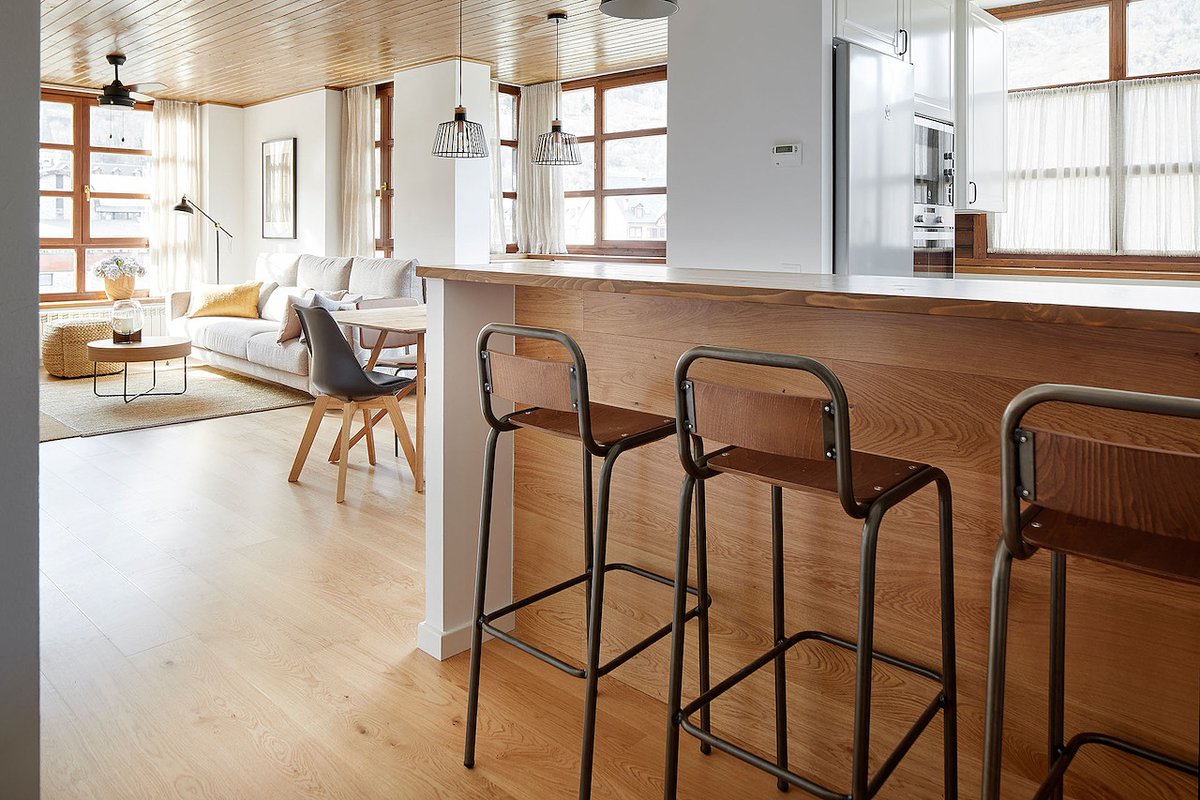 viella e mijaran, Pirineos.
El apartamento Mirador dera Solana, ha sido completamente reformado y decorado con gran detalle en 2020, siendo lo más destacable la amplia zona de día repartida entre el salón, el comedor y la moderna cocina americana.
Fuente: holidu.es