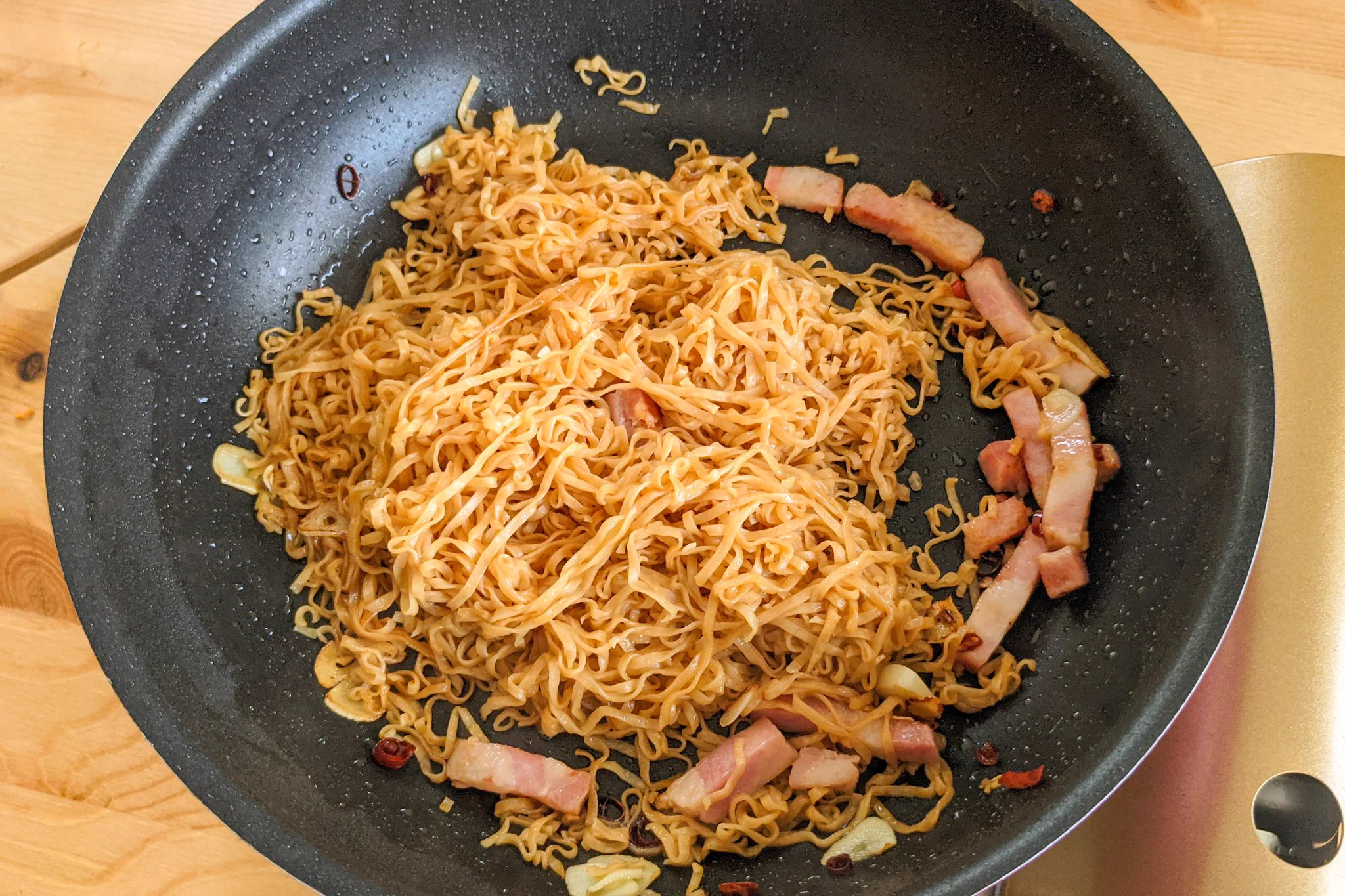 あの袋麺がペペロンチーノに？！「チキンラーメン」のアレンジレシピ！