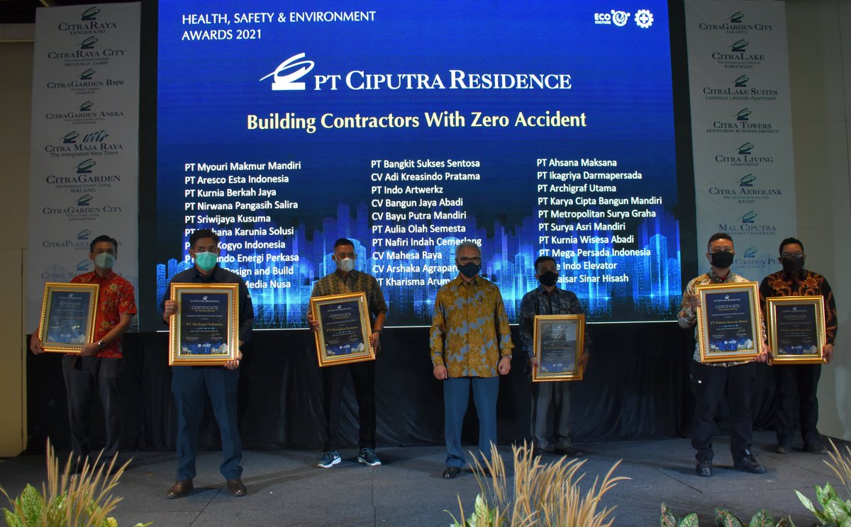 Citra_Lake's tweet photo. Grup Ciputra melalui PT Ciputra Residence menggelar acara "HSE Award 2021" sebagai salah satu bentuk komitmen atas penerapan sustainability development. https://t.co/ZmzYjptIi1