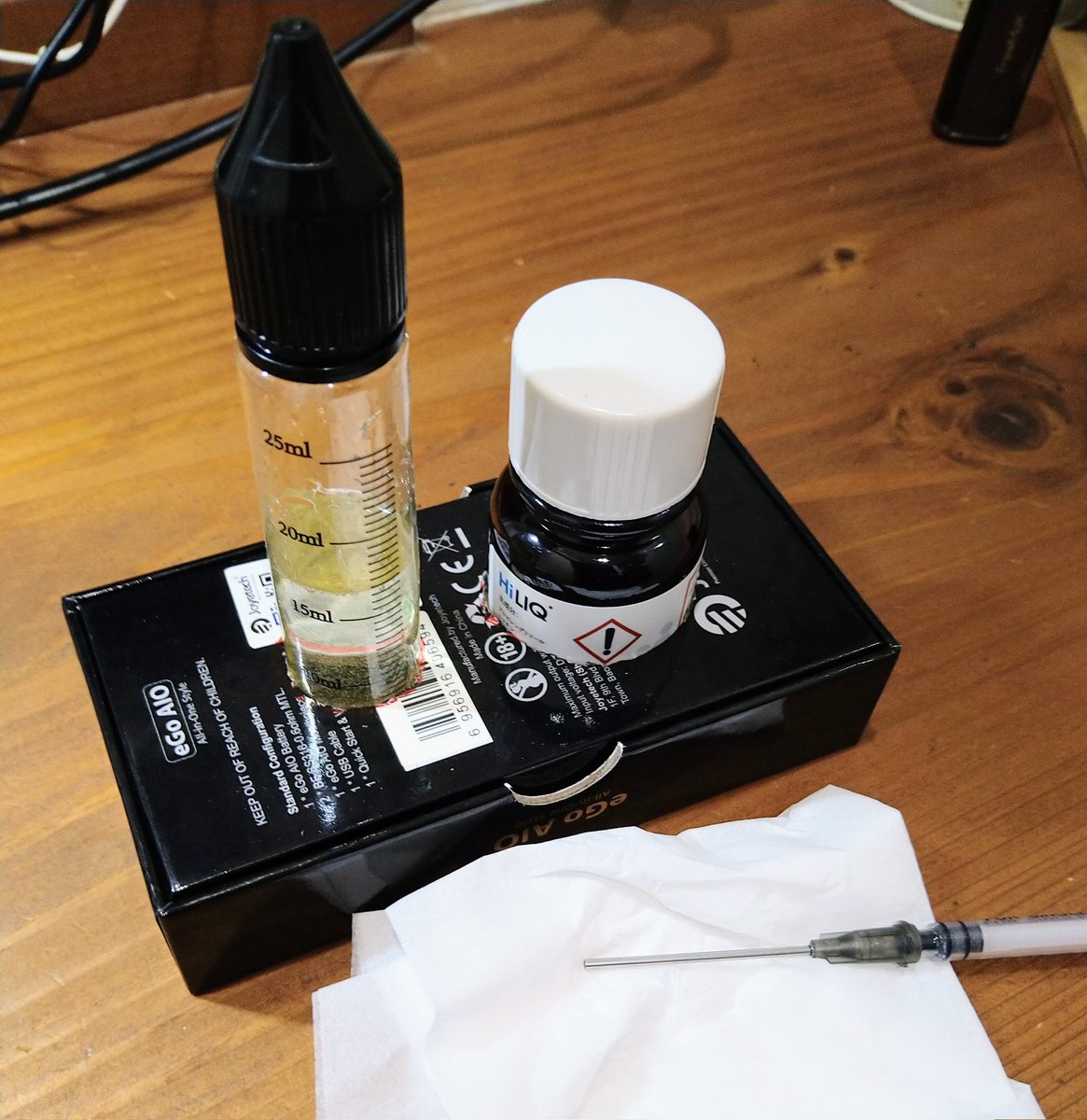 luvsaoli's tweet photo. egoAIOの空箱に穴を開けて倒れ防止台とか作ってます♪
#vape #HILIQ #LEGITEX https://t.co/JCbUpq9WFy