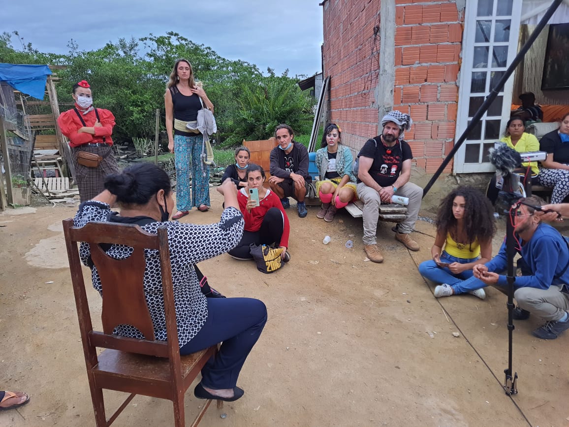 en_rebeldia's tweet photo. 🎪🌎 Estamos en #Brasil con las compañeras del Movimento dos Trabalhadores Rurais Sem Terra (MST) que siguen luchando por la justicia social!!
#mst #semterra #pallasosenrebeldia #circorebelde #circonoato #traçoteatro https://t.co/fymxiqm9M7