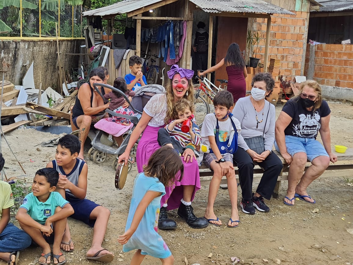 en_rebeldia's tweet photo. 🎪🌎 Estamos en #Brasil con las compañeras del Movimento dos Trabalhadores Rurais Sem Terra (MST) que siguen luchando por la justicia social!!
#mst #semterra #pallasosenrebeldia #circorebelde #circonoato #traçoteatro https://t.co/fymxiqm9M7