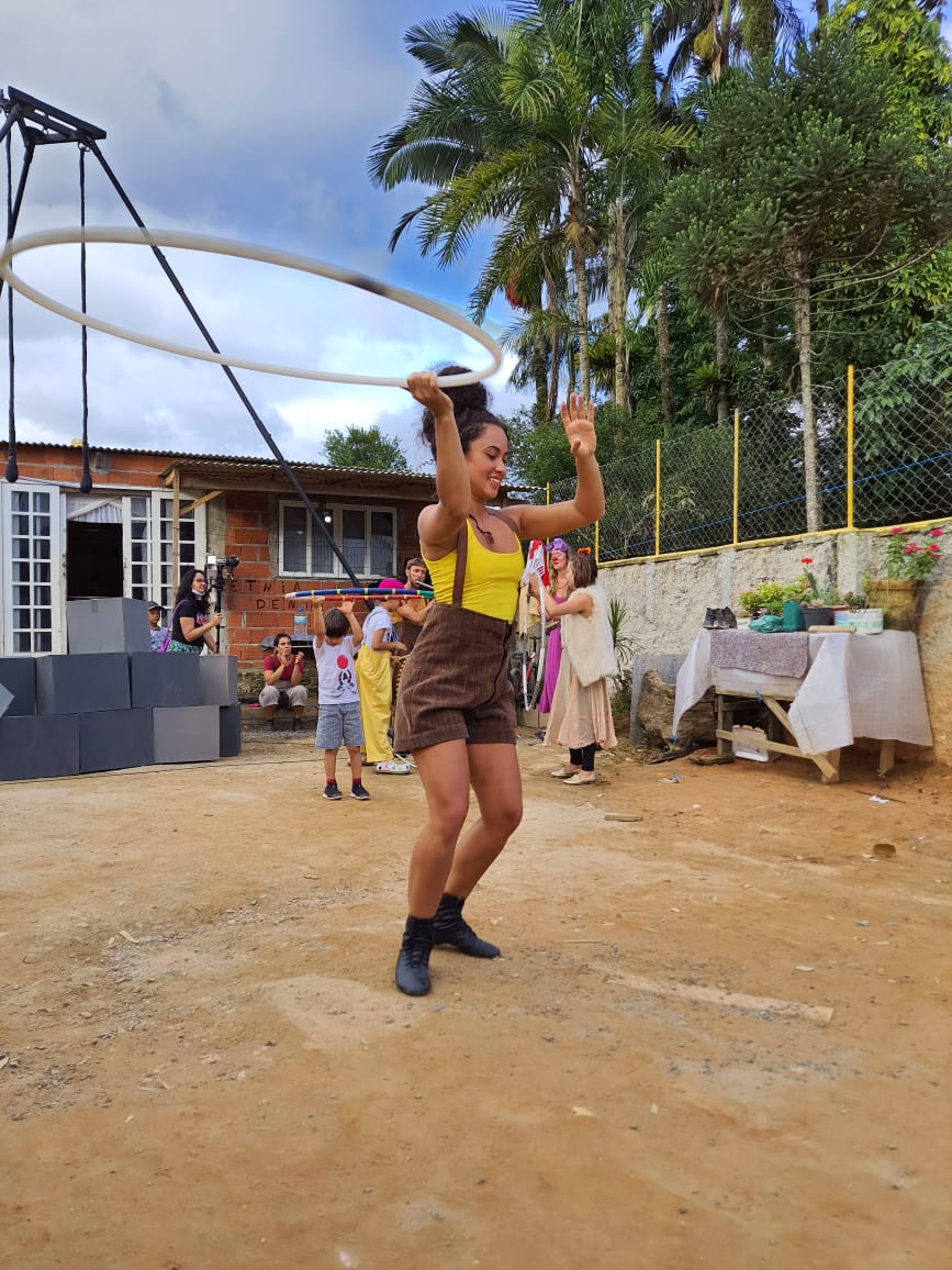 en_rebeldia's tweet photo. 🎪🌎 Estamos en #Brasil con las compañeras del Movimento dos Trabalhadores Rurais Sem Terra (MST) que siguen luchando por la justicia social!!
#mst #semterra #pallasosenrebeldia #circorebelde #circonoato #traçoteatro https://t.co/fymxiqm9M7
