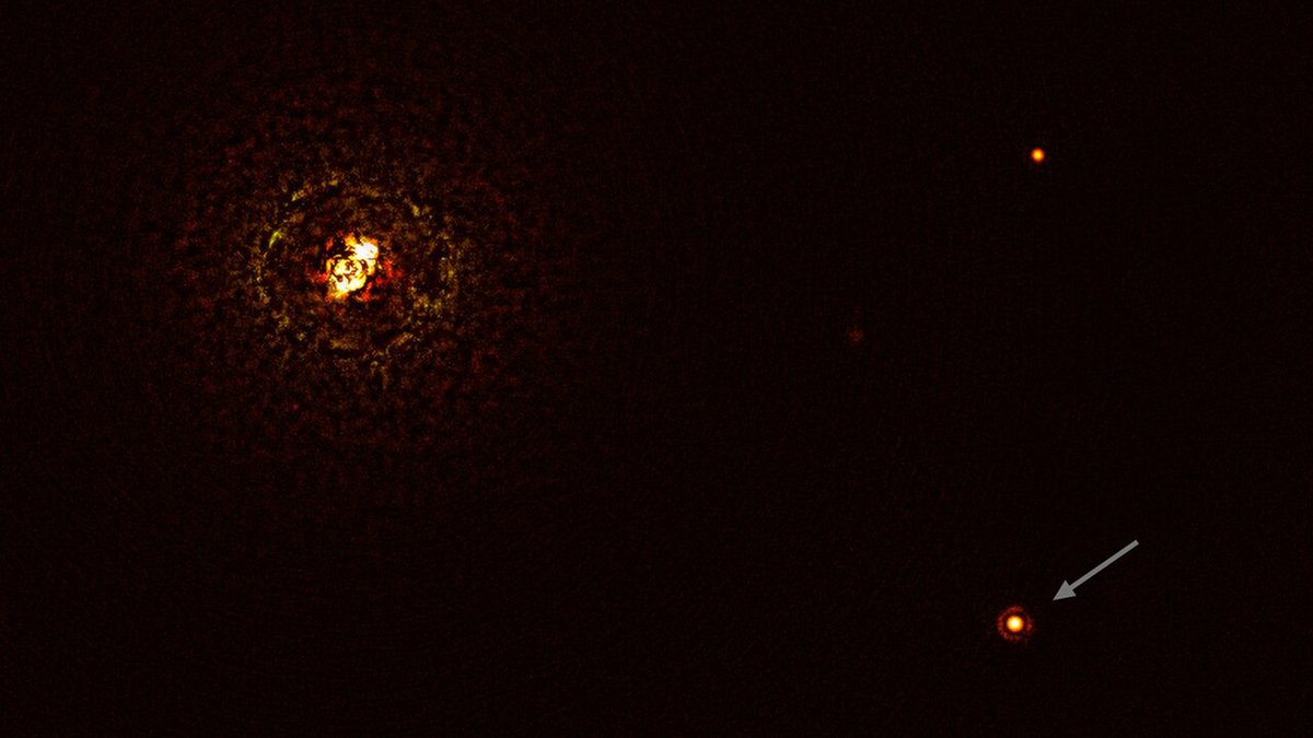 UZH_en's tweet photo. Researchers have succeeded in capturing an image of a very special planet: No known planet orbits a hotter or more massive star system. Some astronomers even considered it impossible for planets to exist in such an environment. https://t.co/bGL441khTs
@NCCRPlanetS #bCentauri https://t.co/w1iUMwxrRX