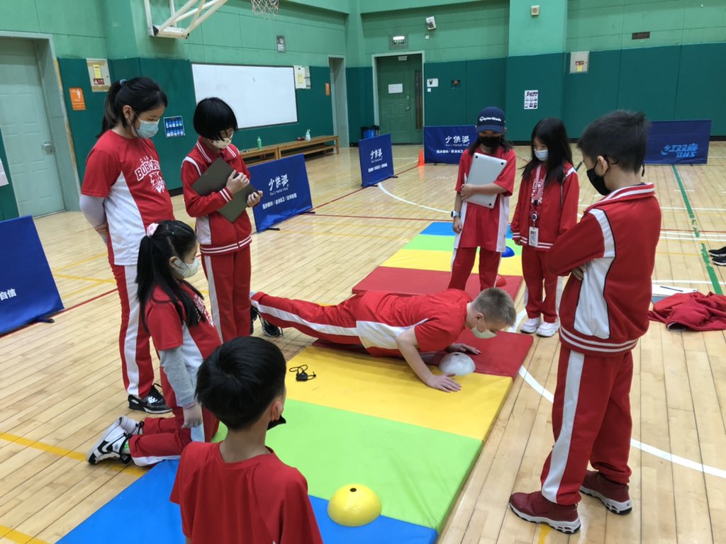 Our P.E. teacher did an amazing job  at allowing G5 students to be leaders to the G3 students! They led fitness tests &amp; recommended workouts to improve cardiovascular and muscular endurance and flexibility! #transdisplinary #myCISB #pyp