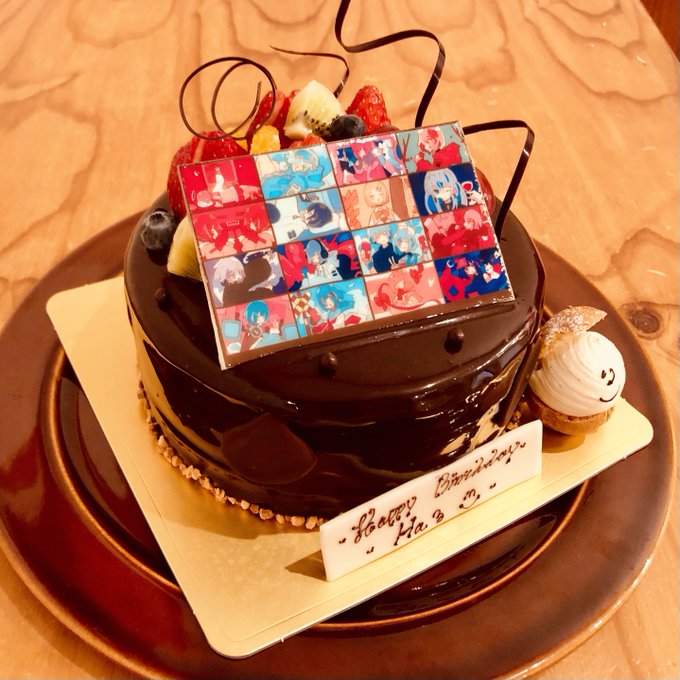 今年もバースデーケーキ作りました…😌(メッセージは父が書いてくれました笑)
良い誕生日を迎えられてよかったです!(  ◜௰◝  )🎂 