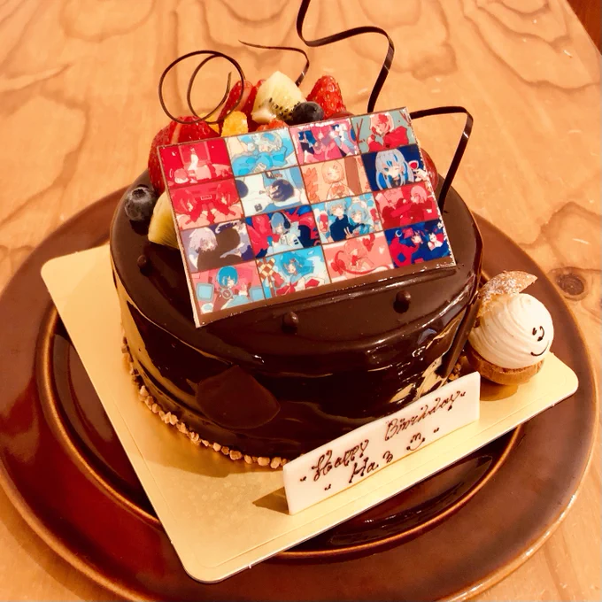 今年もバースデーケーキ作りました…😌(メッセージは父が書いてくれました笑)
良い誕生日を迎えられてよかったです!(  ◜௰◝  )🎂 