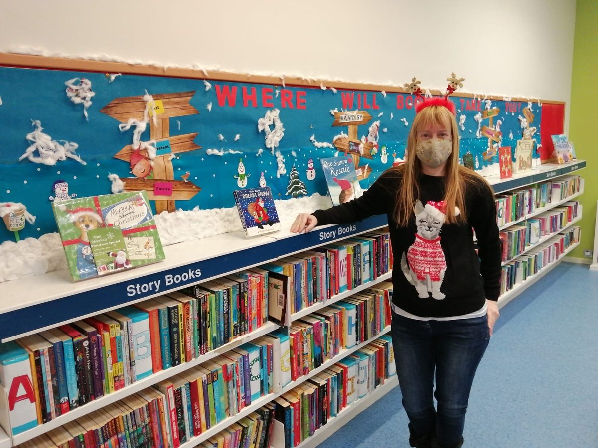 gateslibraries's tweet photo. #BirtleyLibrary staff getting in the knitwear mood for #ChristmasJumperDay https://t.co/VfYbc7Cd2u