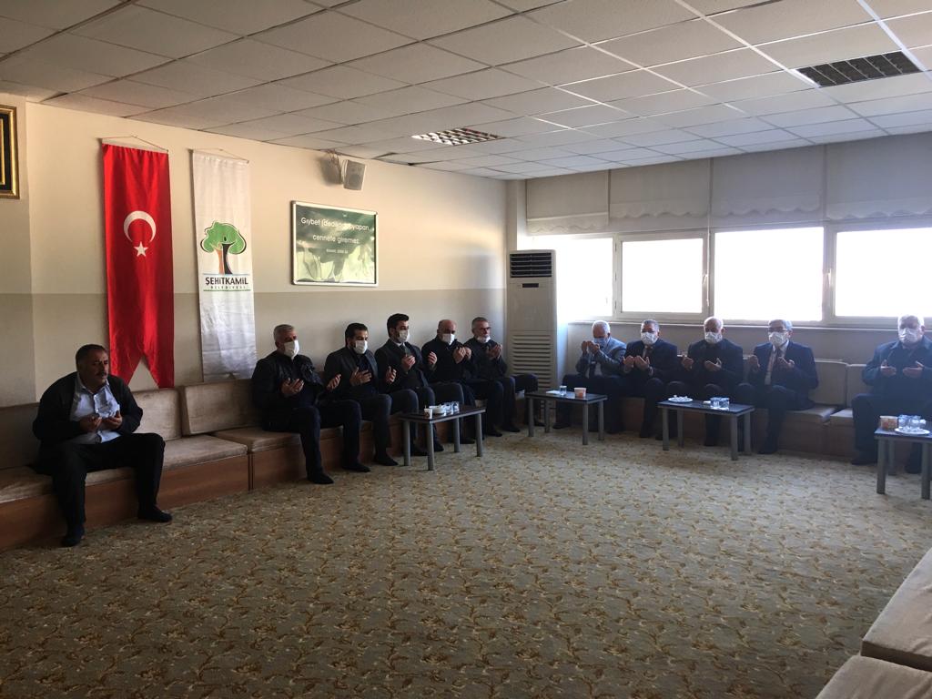 AKPartiG_Antep's tweet photo. İl Başkanımız Sayın @EyupOzkececi ve il yönetim kurulu üyelerimiz; geçmiş dönem İl Başkan Yardımcımız Sayın @bskabdullah'a ebediyete irtihal eden teyzesi merhume Zeynep PALAZ için taziye ziyaretinde bulundu. https://t.co/jQPbCFubCL