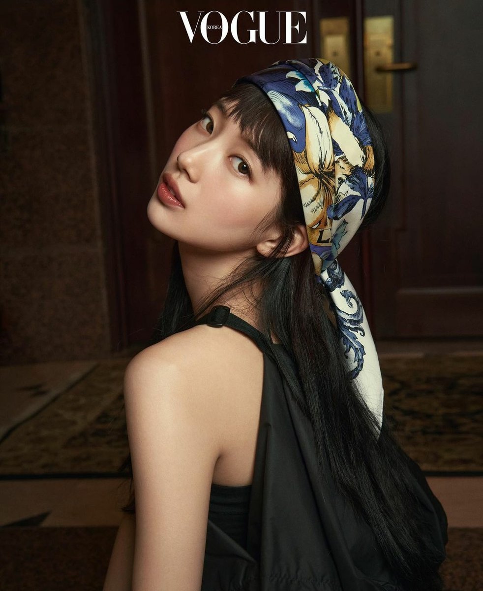 CloutNewsMedia's tweet photo. Bae Suzy stuns in new pictures for VOGUE KOREA × DIOR 💖 #BaeSuzy #Suzy @Suzyfanclub1 @skuukzjyi @baesuzykr https://t.co/MW5MpxE7Tm