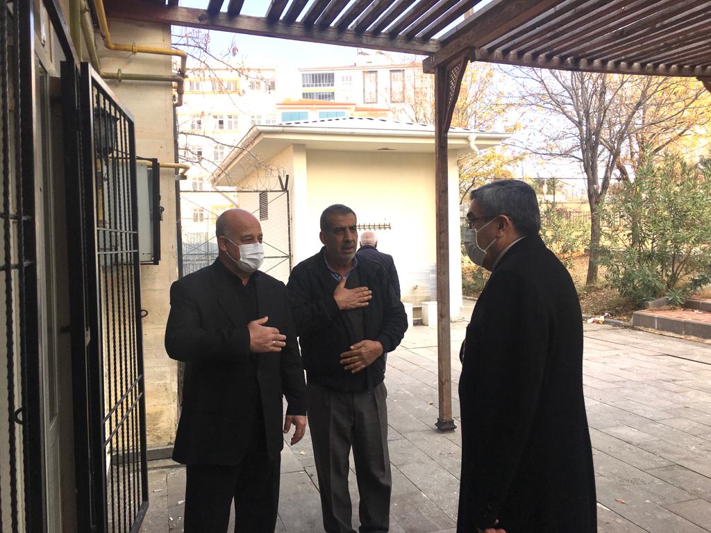 AKPartiG_Antep's tweet photo. İl Başkanımız Sayın @EyupOzkececi ve il yönetim kurulu üyelerimiz; geçmiş dönem İl Başkan Yardımcımız Sayın @bskabdullah'a ebediyete irtihal eden teyzesi merhume Zeynep PALAZ için taziye ziyaretinde bulundu. https://t.co/jQPbCFubCL