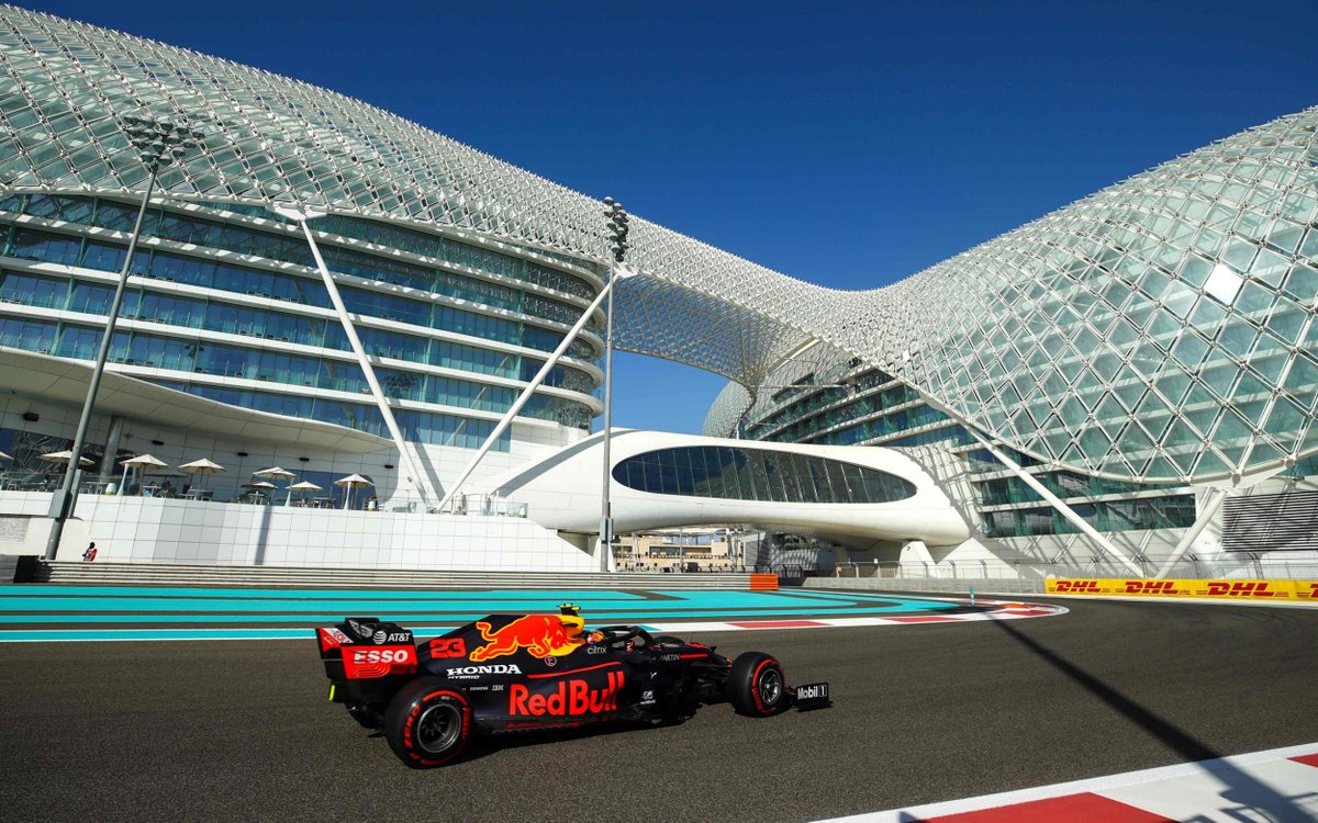 We have tables available indoors in front of our big screen &amp; outside in our heated beer garden this Sunday for the F1 Grand Prix! Link below to book: 
horseshowhouse.ie 

#F1 #GrandPrix
