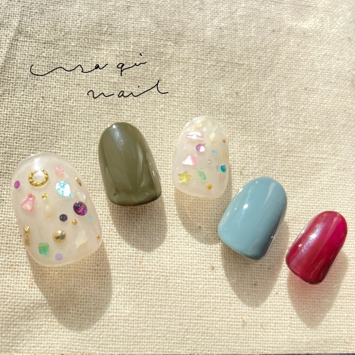 usaginail's tweet photo. 合間の時間で、自爪に今月のシーズンネイルしてみた🧸𖤐⡱

ちっちゃいパーツをたくさん置いて
宝石箱みたいなデザインにしてみました·͜· 

#新小岩 
#新小岩ネイルサロン
#クリスマス
#クリスマスネイル https://t.co/nxEucriX3B