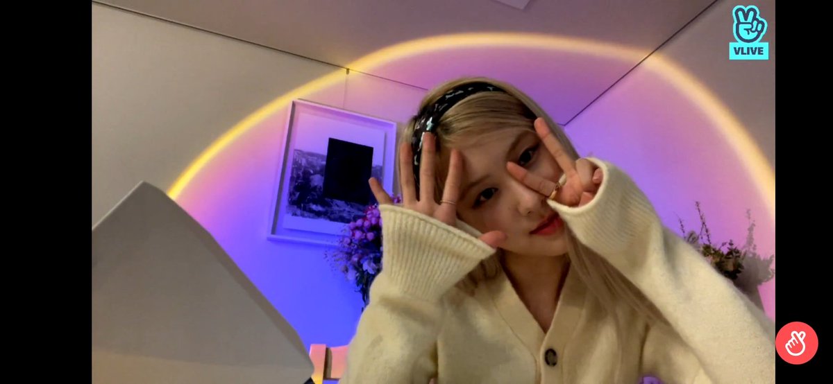 Các bn hãy chéo follow với nhau thậy nhiều, đặc biệt là mấy bạn chx có đủ 10 follow. Vì ko có đủ 10 follow thì vote ko hiệu quả đâu
I vote #MAMAVOTE   #rosé