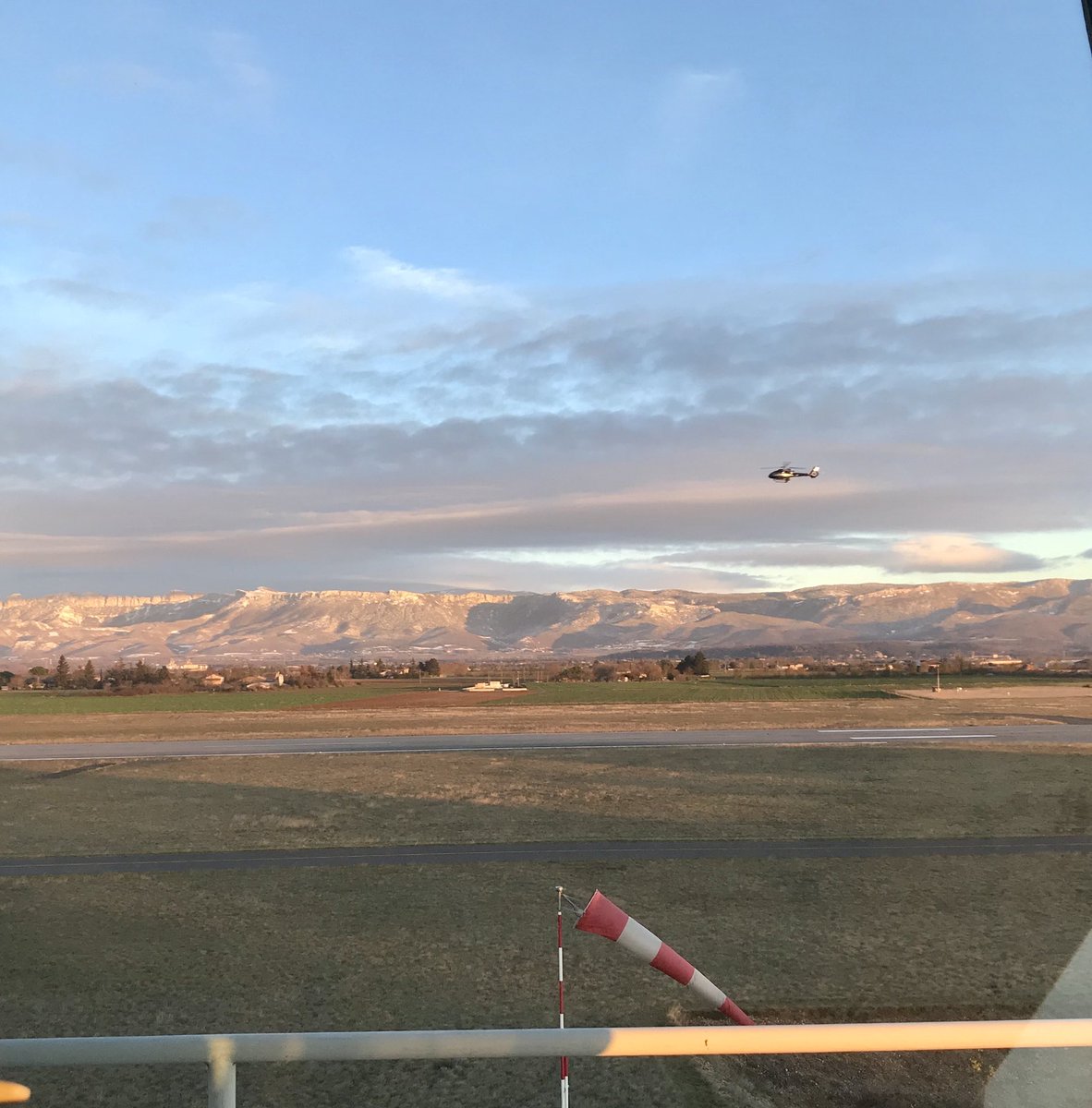 AeroportD's tweet photo. ✈️ En attendant le retour du 🌞 sur la piste de @AeroportD #Drôme #vuesurleVercors #drometourisme #Vercors #piste #aeroport #airport #plane #avion https://t.co/Ex4BFR2I62