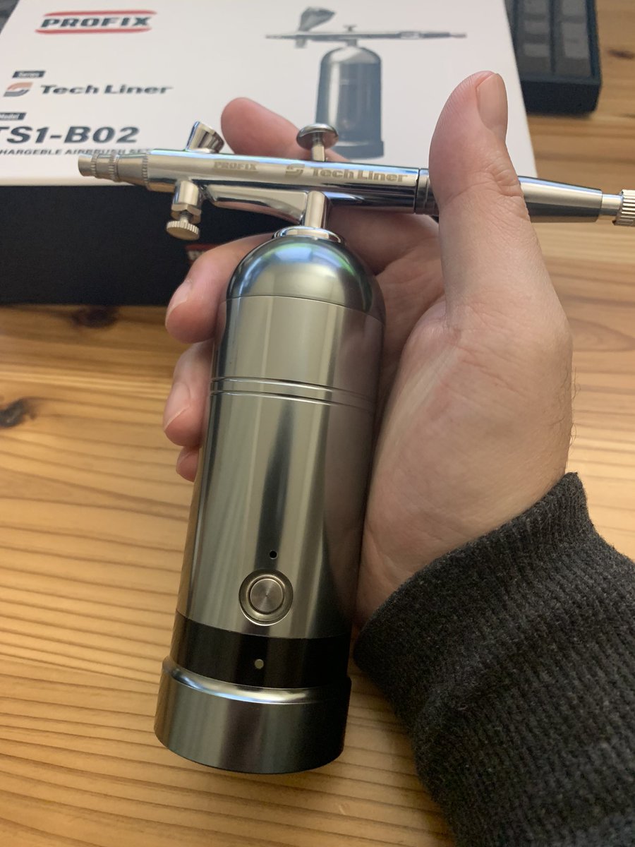 John_mokei's tweet photo. 初のエアブラシが届きました!
カッコいいー!グレーの在庫待ちしてほんとよかった。思ったよりコンプレッサーが小さい!
#profix
#TechLiner https://t.co/RmTDkb11xM