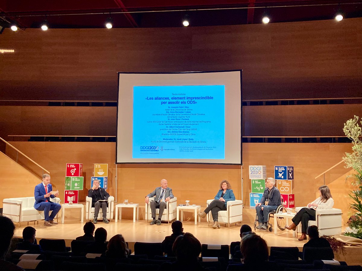 Marta_Pi_78's tweet photo. 2a taula rodona “Les aliances, element imprescindible pet assolir els ODS”, moderada pel nostre company @jorlobui @DiputacioGirona #DdGi2030 #catalunya2030 https://t.co/oYkn6nMAGd