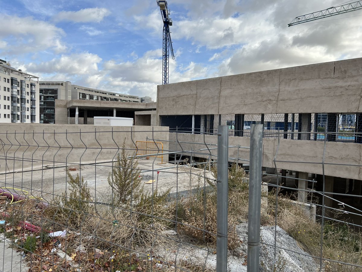 AvLasTablas's tweet photo. Vergonzosos los plazos de construcción del Centro de Salud de las Tablas, más de dos años y se encuentra en esta situación, sin apenas operarios trabajando @UgtSedeTragsa la salud no es urgente para @IdiazAyuso y @SaludMadrid 18 años sin centro de salud. Vergüenza.@FRAVM https://t.co/nH6EKrTTEc