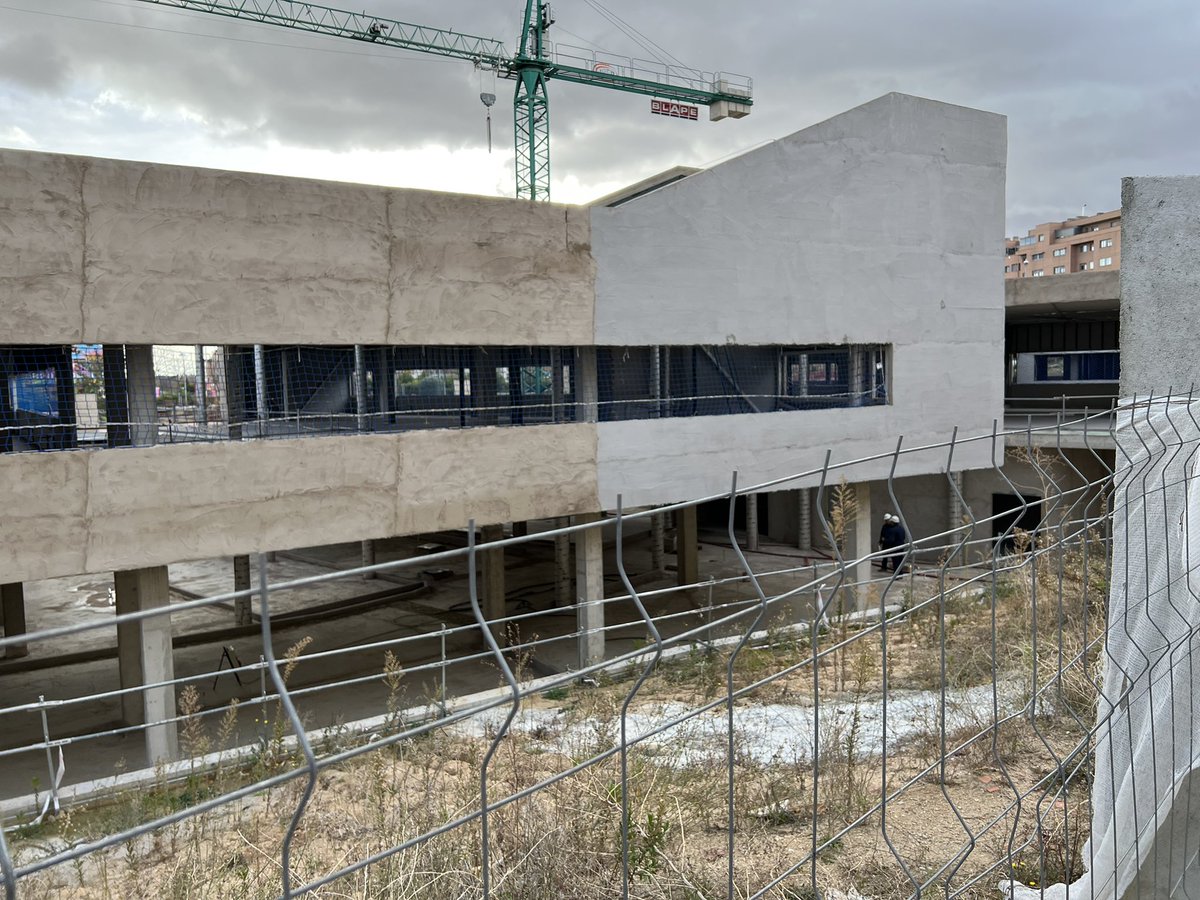 AvLasTablas's tweet photo. Vergonzosos los plazos de construcción del Centro de Salud de las Tablas, más de dos años y se encuentra en esta situación, sin apenas operarios trabajando @UgtSedeTragsa la salud no es urgente para @IdiazAyuso y @SaludMadrid 18 años sin centro de salud. Vergüenza.@FRAVM https://t.co/nH6EKrTTEc