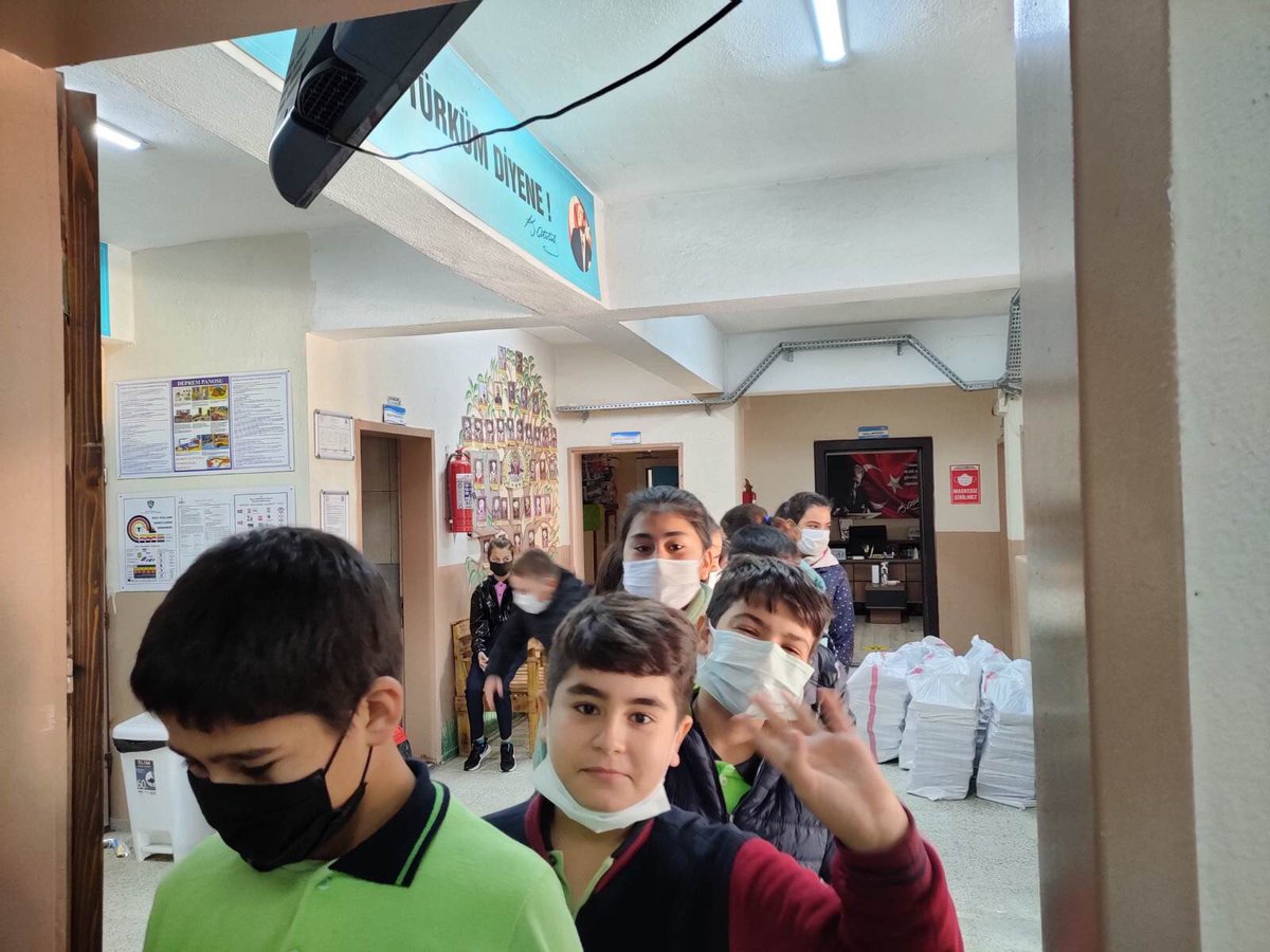 KillikOzkan's tweet photo. Okul Öğrenci Meclisi Başkanlık Seçimleri Sonuçlandı

Yapılan sayıma göre 8/A Sınıfı öğrencimiz Raziye ÖZDEMİR 37 oyla Okul Öğrenci Meclisi Başkanı olmuştur.

@ValiKaradeniz @manisavaliligi @mdikici45 @TC_alasehir @il_mem_45 @abdullahucgun33 @gunes4545 @yasemor_yasemin https://t.co/E31txnJMQG