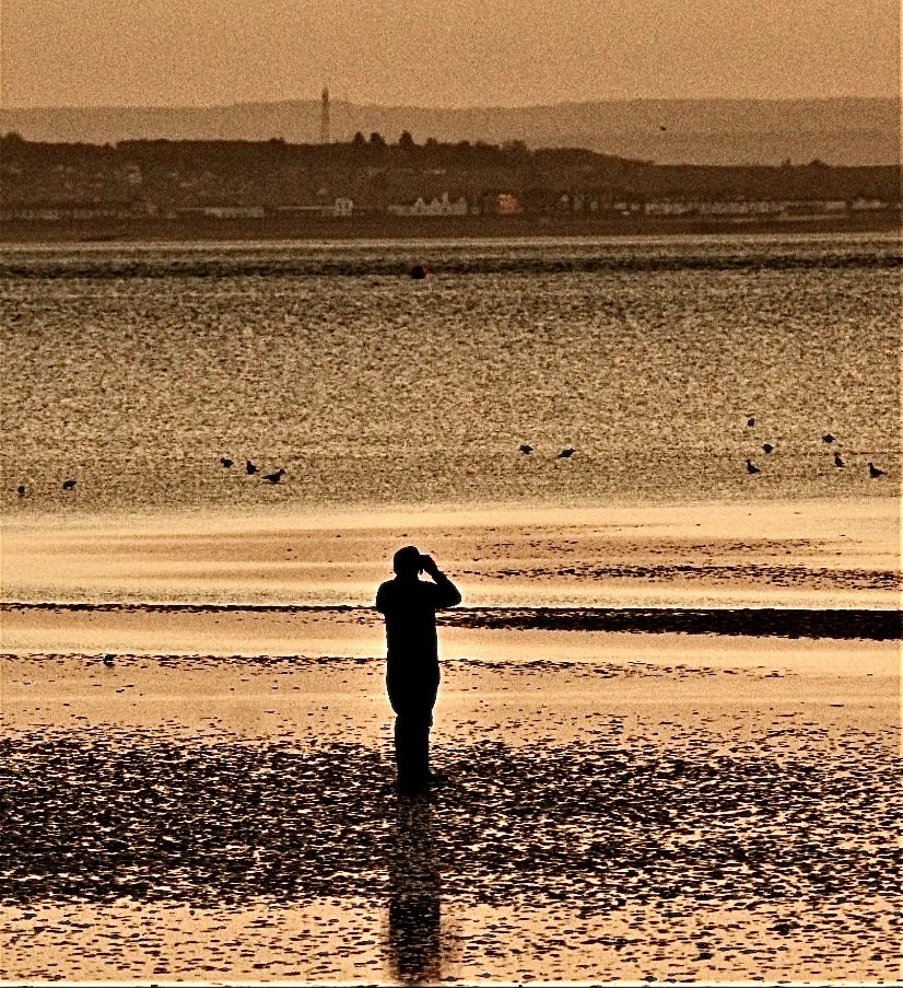 porkies345's tweet photo. Beach at sunset #ThePhotoHour https://t.co/lP6kKsEh8J