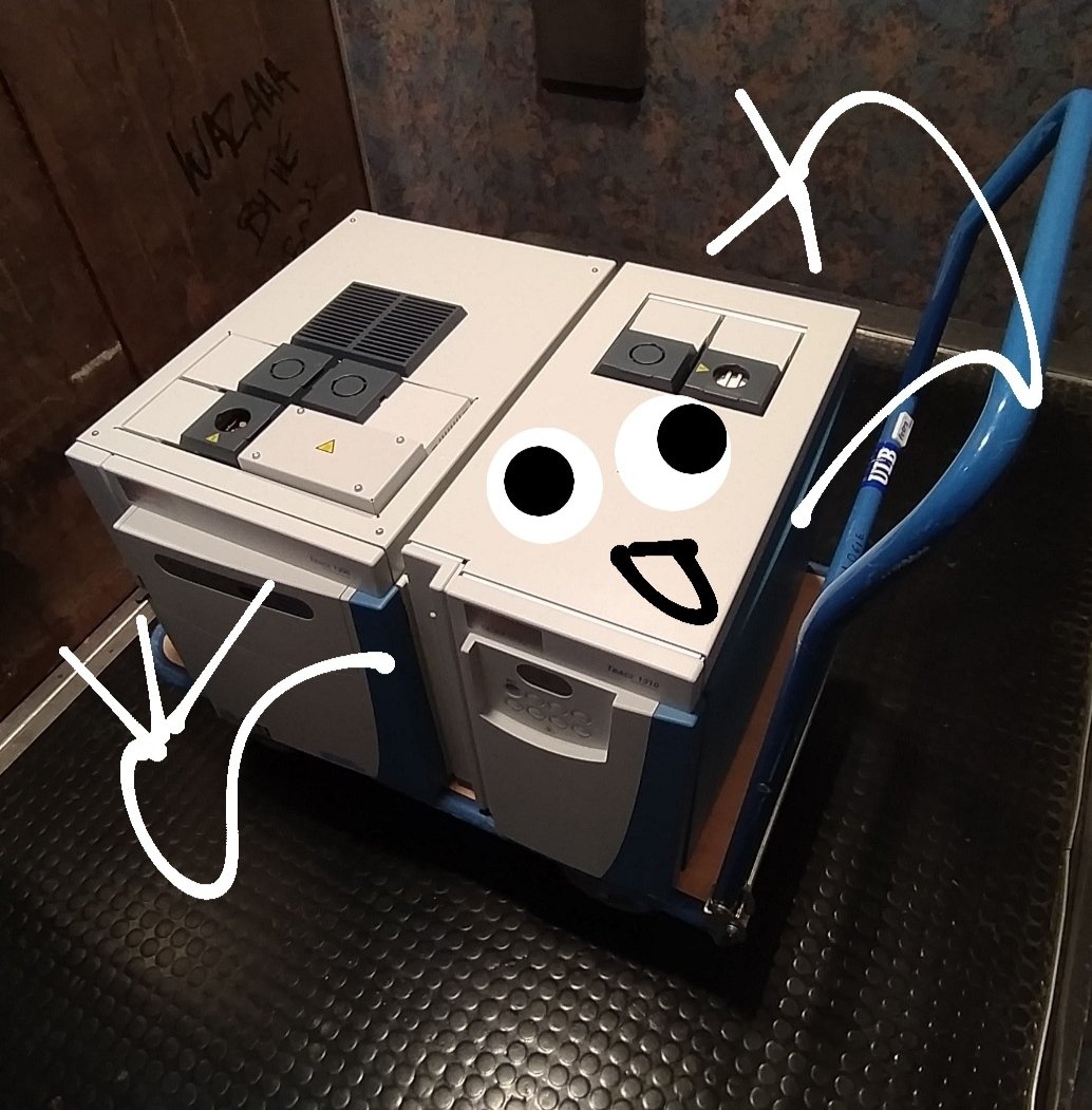 L_Lardoin's tweet photo. Our new instrument enjoying his elevator ride on the way to the lab 😎 https://t.co/U46NKe6MPu