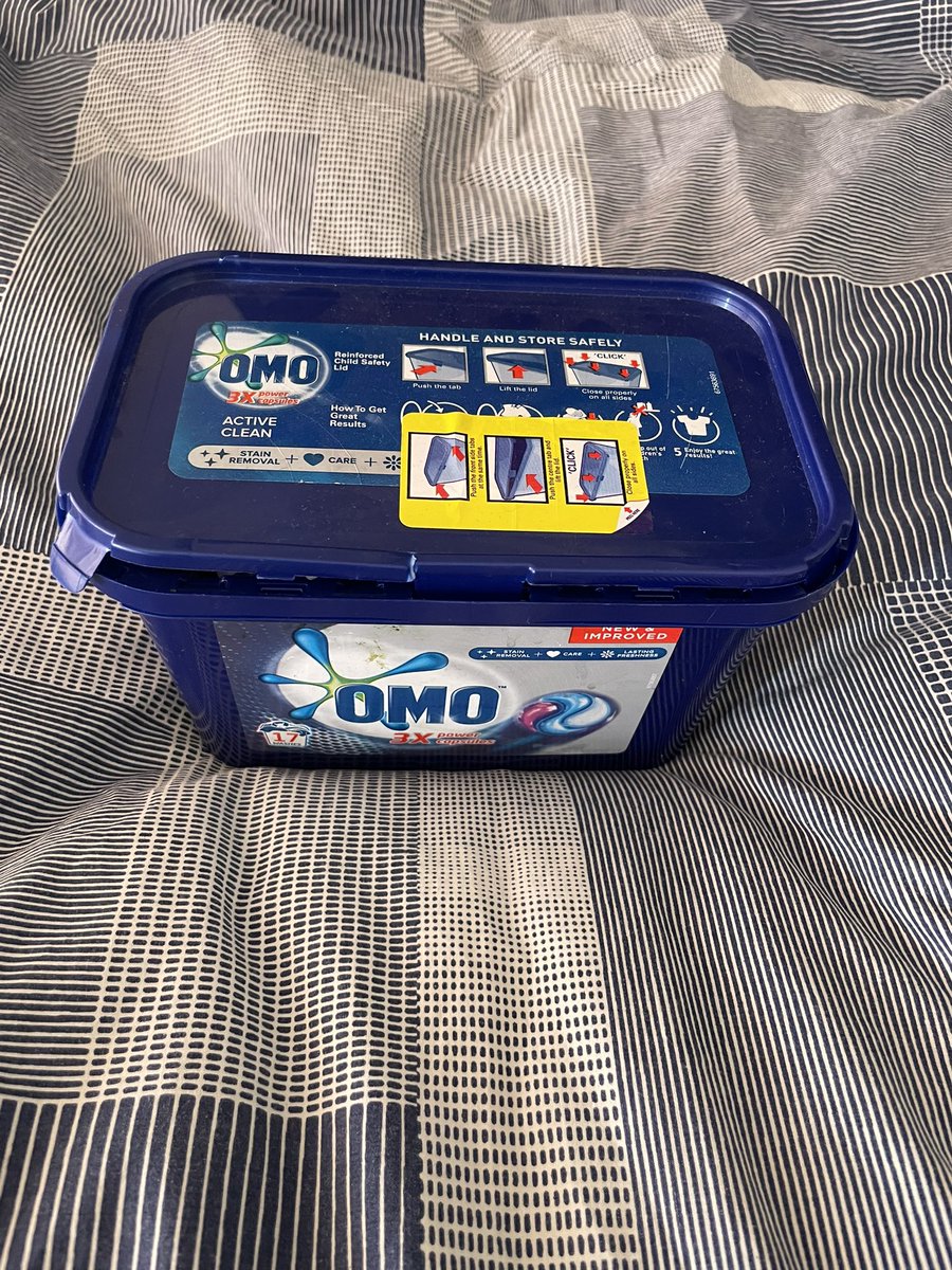 LesDramatic's tweet image. My helper has been putting money she gets in my clothes in a soap tub