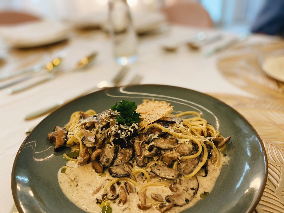 gurufoodcnx's tweet photo. Private Dining 
📍 Olive Tree
เปิดวันนี้เป็นวันแรกน้า มีมุมถ่ายรูปสวยๆเยอะมั้ก ✨

#รีวิวเชียงใหม่ 
#reviewchiangmai https://t.co/Zg8y9W9Sdn