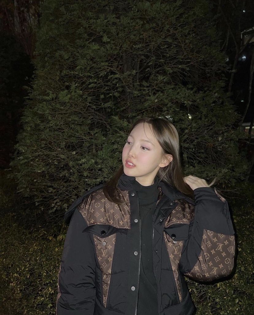 nayeonpics's tweet photo. prettiest https://t.co/yMfEVc2Pr7
