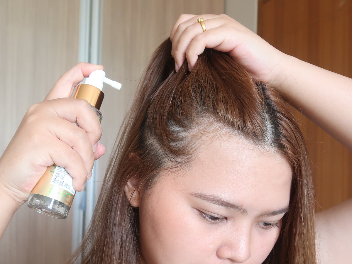 parkropreview's tweet photo. ใครยืดผมหรือไดร์ตรงแล้วเจอปัญหาผมลีบแบน ขอแนะนำไอเท็มนี้เลย #PANTENEวอลลุ่มสเปรย์ แค่ฉีดๆที่โคนผมแล้วนวดๆ ก็จัดทรงได้ทันที ไม่ต้องล้างออก เป็นทรีทเม้นท์ที่ช่วยเพิ่มวอลลุ่มให้โคนผมแล้วยังบำรุงให้ผมแข็งแรงด้วย กลิ่นหอมมากกกก  #เพิ่มวอลลุ่มไม่วอรี่ #AD https://t.co/xsIQ3KVaIh
