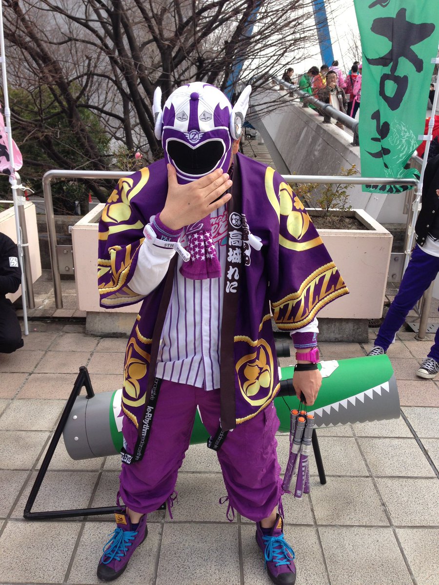 garoclover's tweet photo. 自己紹介
れにちゃん推しなのに茄子が苦手です
アカウント牙狼茄子は「がろーなすさん」とお初の方には呼ばれますが、「ガロさん」と呼んでください
画像は2011男祭りの質問コーナーの一幕です
後自作の法被です https://t.co/iET4dpAlrX