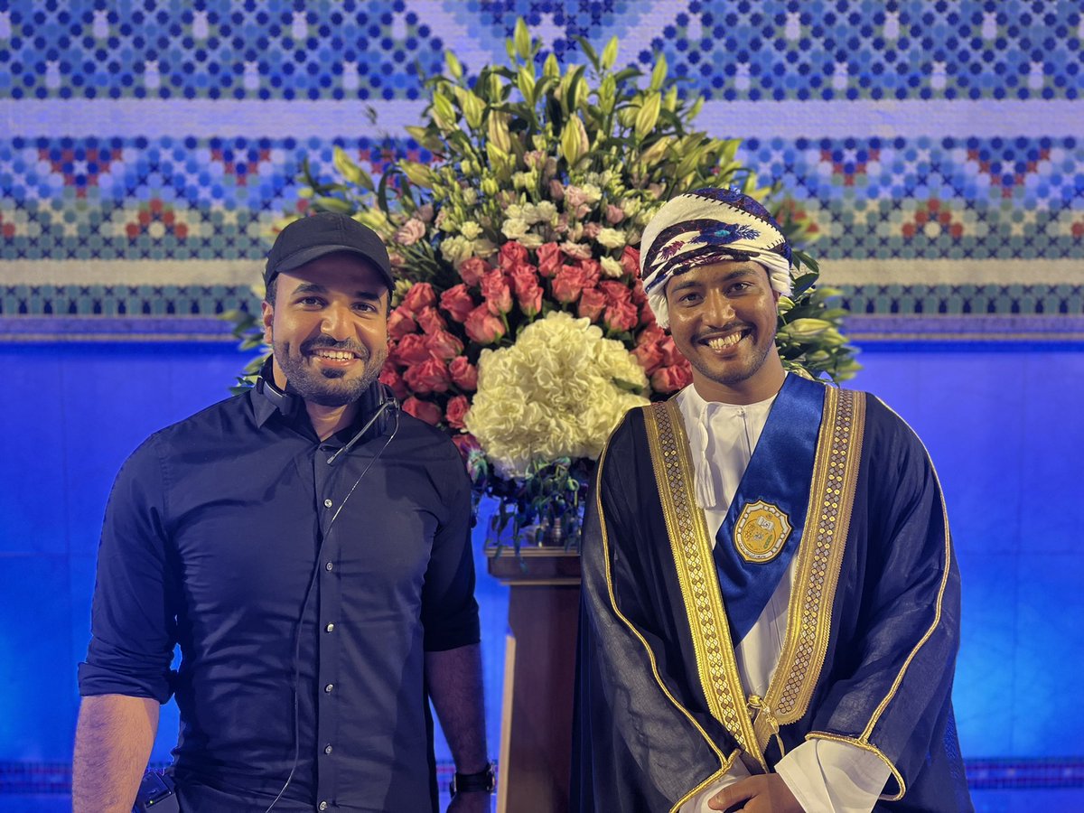 moh25088's tweet photo. أصحاب القلوب الجميلة و الرائعة ❤️

🔹أ.يحيى المعولي -القبول و التسجيل 
🔹م.محمد الفرعي- مهندس تقنيات الصوت
🔹 د.علاء المحتسب - قسم هندسة النفط و الكيمياء 
🔹 د.فاروق 

#فرحه_تخرج2021 https://t.co/4SLtFhO3yz