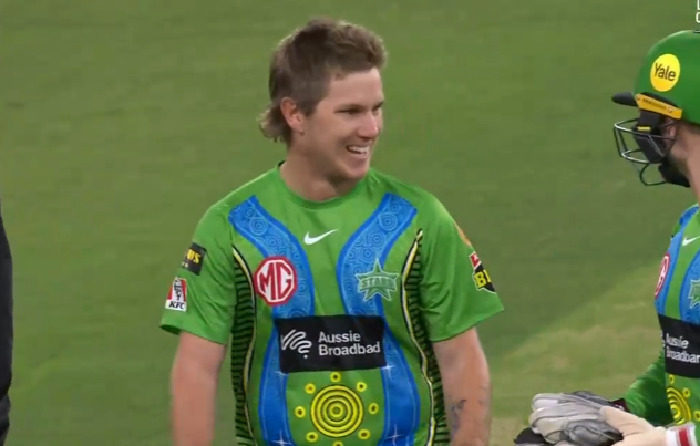 FlashCric's tweet photo. A final over thriller and the Stars come out on top! 

Zampa with a brilliant final over! 

LIVE COMMS:
👉https://t.co/Kfu27fXZGN👈

#STAvTHU|#BBL11 https://t.co/IaDB5QsYCQ