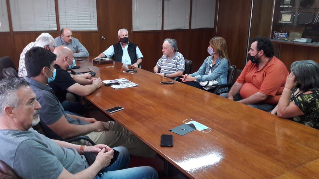 CArouxet's tweet photo. Recibimos a las autoridades de la Federación de Sociedades de Fomento donde abordamos temas vinculados a los servicios que presta Coopelectric y necesidades de los vecinos. Gracias por su visita !!
#Coopelectric #DialogosComunitarios https://t.co/JjPC5sFBJU